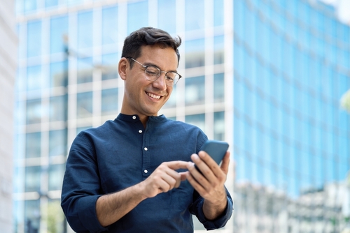 Cliente feliz tras superar embargo