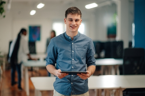 Cliente contento tras reclamar su tarjeta revolving