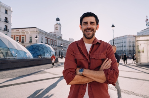 Javier contrata abogados para demandas bancarias